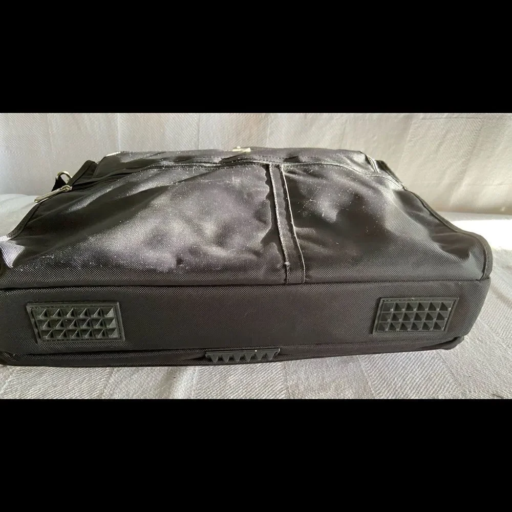 Targums Laptop Briefcase Black Poly W Plastic Handles & Shoulder Strap TV Prop